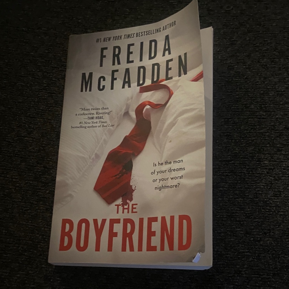 Freida McFadden 'The Boyfriend' Book
